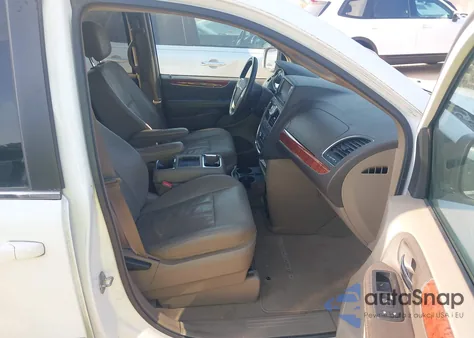 2016 Chrysler Town & Country Touring from USA, damaged, VIN 2C4RC1BG8GR148654